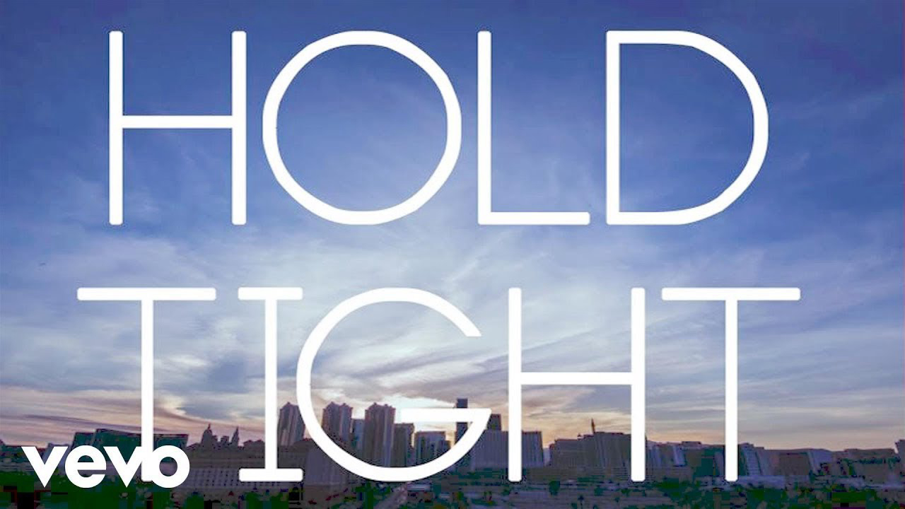 Bí mật thị trấn nhỏ Hold Tight