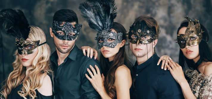 Lễ Hội Hóa Trang Masquerade